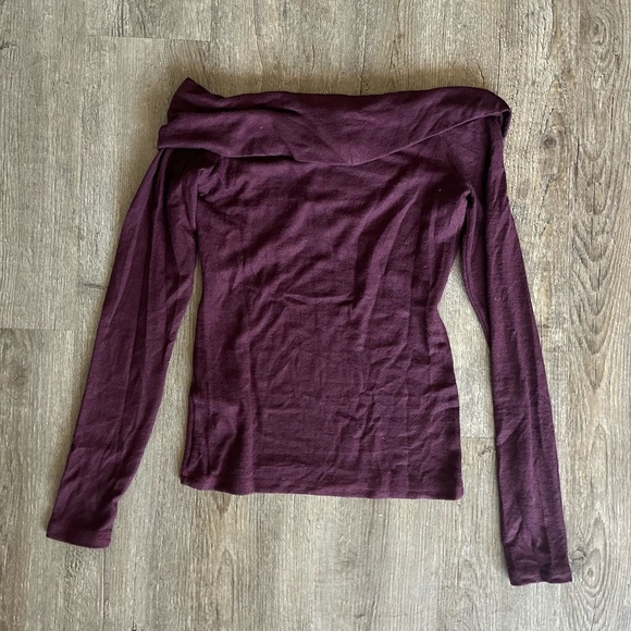 Abercrombie Off-the-Shoulder Maroon Top - Picture 3 of 3